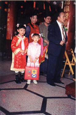 young_girl_Penghu_2_26_02wrk.jpg - 36953 Bytes